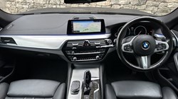 2019 (19) BMW 5 SERIES 520i M Sport Saloon 5846807
