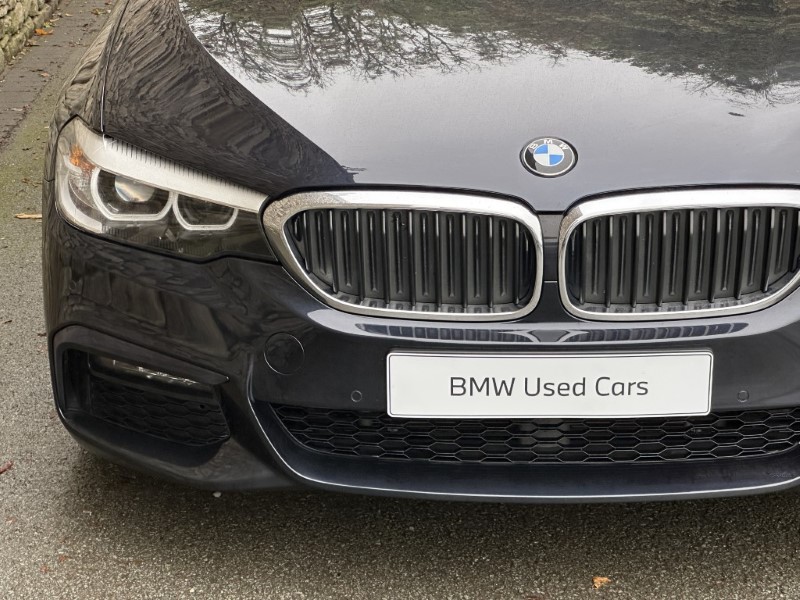 2019 (19) BMW 5 SERIES 520i M Sport Saloon  5846827