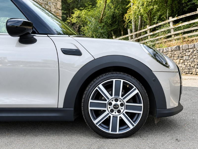2021 (71) MINI CONVERTIBLE 1.5 Cooper Exclusive 2dr Auto 5862543