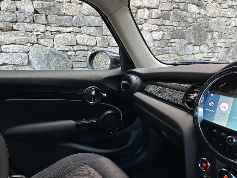 2024 (73) MINI HATCHBACK 1.5 Cooper Classic Premium 5dr Auto 5952028
