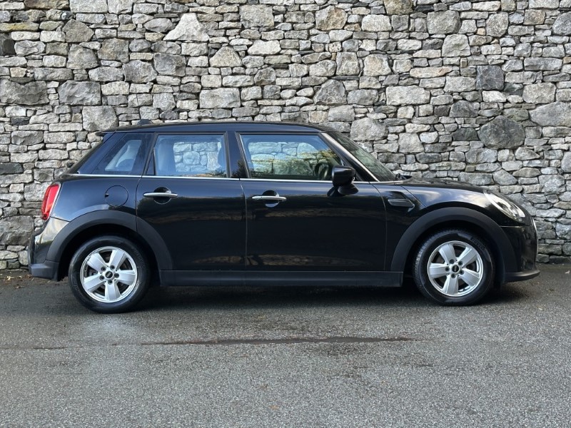 2024 (73) MINI HATCHBACK 1.5 Cooper Classic Premium 5dr Auto 5952021