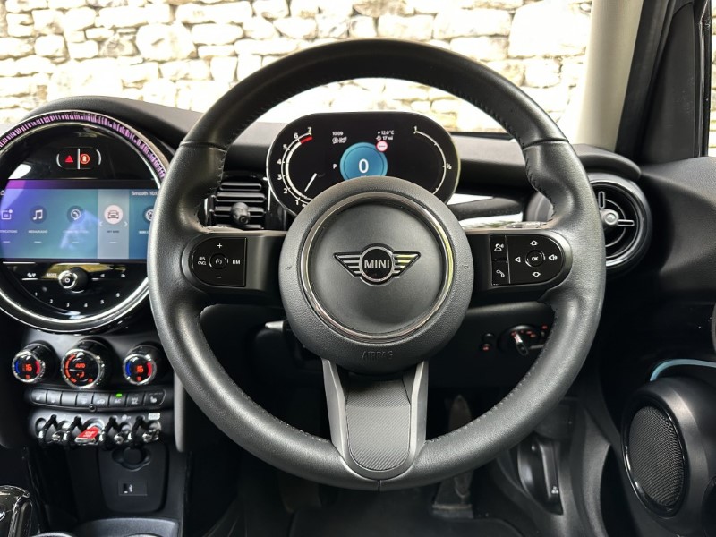 2024 (73) MINI HATCHBACK 1.5 Cooper Classic Premium 5dr Auto 5952542