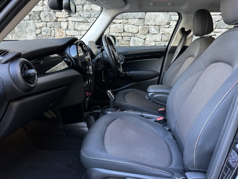 2024 (73) MINI HATCHBACK 1.5 Cooper Classic Premium 5dr Auto 5952040