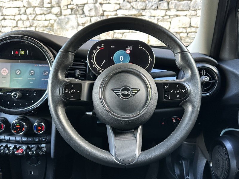 2024 (73) MINI HATCHBACK 1.5 Cooper Classic Premium 5dr Auto 5952063