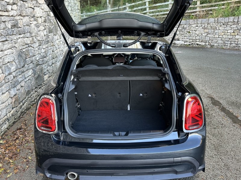 2024 (73) MINI HATCHBACK 1.5 Cooper Classic Premium 5dr Auto 5952016