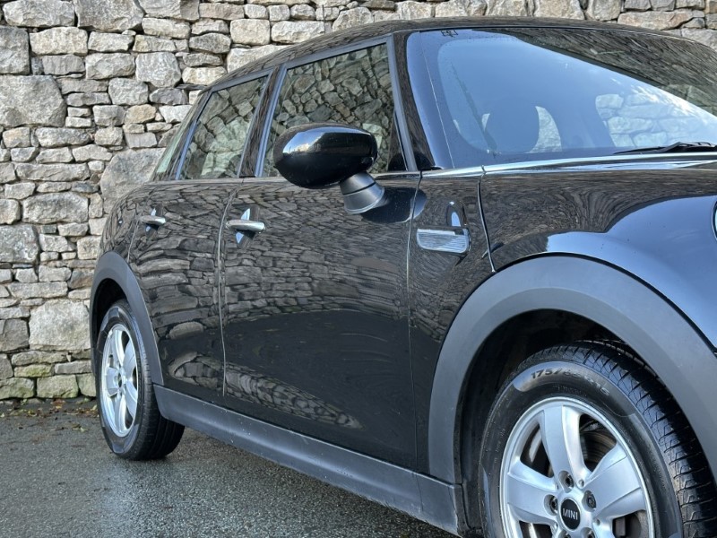 2024 (73) MINI HATCHBACK 1.5 Cooper Classic Premium 5dr Auto 5952080