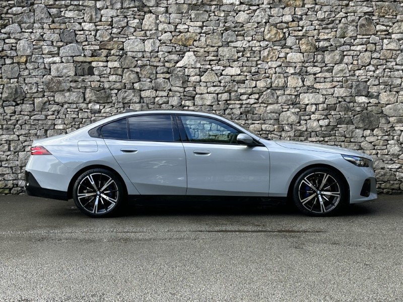 2026 (75) BMW 5 SERIES 520i M Sport Saloon  5863375