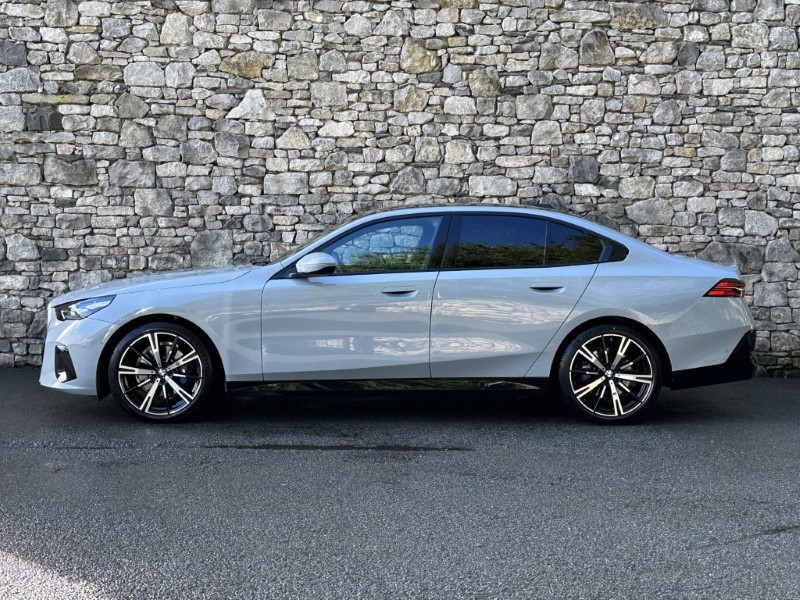 2026 (75) BMW 5 SERIES 520i M Sport Saloon  5863402