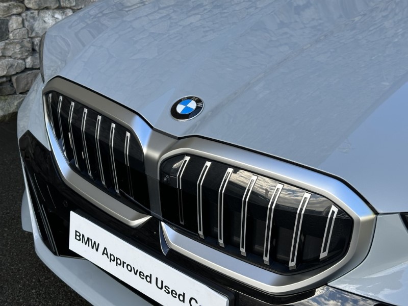 2026 (75) BMW 5 SERIES 520i M Sport Saloon  5863401