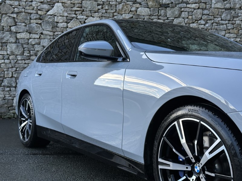 2026 (75) BMW 5 SERIES 520i M Sport Saloon  5863445