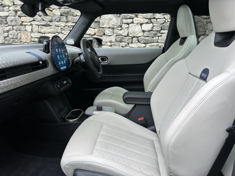 2024 (24) MINI COOPER 2.0 S Exclusive 3dr Auto 5914910