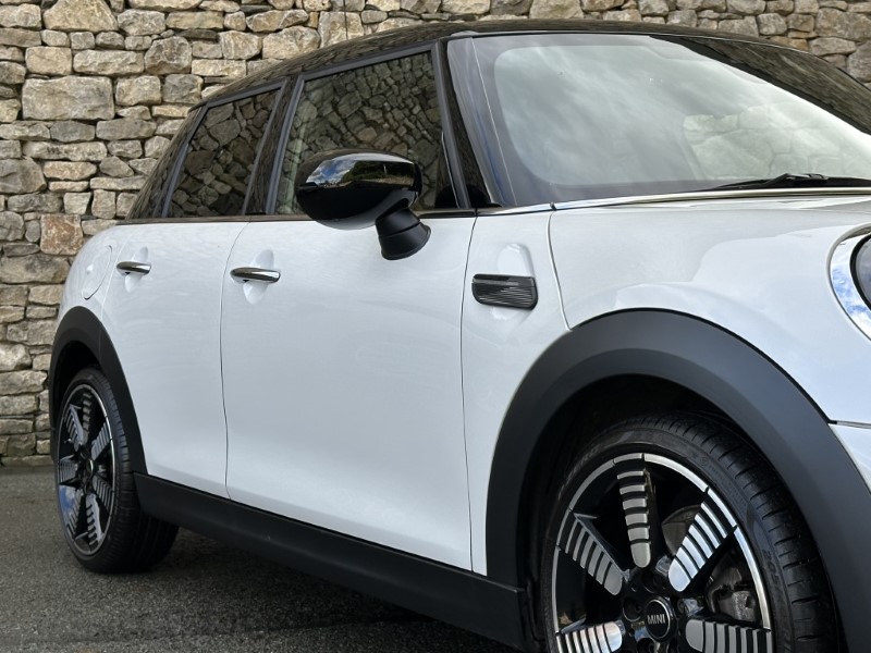 2024 (73) MINI HATCHBACK 1.5 Cooper Exclusive Premium 5dr Auto 5917335