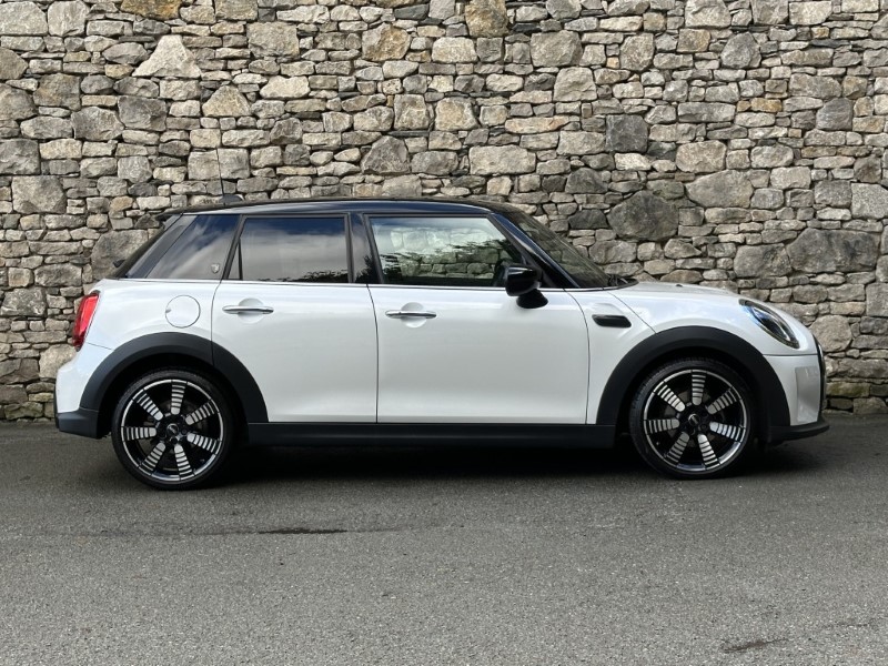 2024 (73) MINI HATCHBACK 1.5 Cooper Exclusive Premium 5dr Auto 5917284
