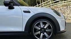 2024 (73) MINI HATCHBACK 1.5 Cooper Exclusive Premium 5dr Auto 5917333