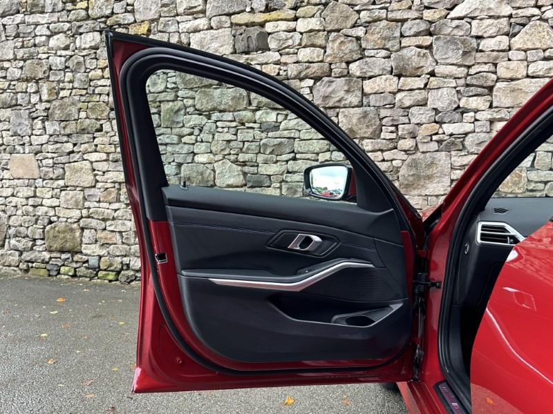 2026 (26) BMW 3 SERIES 320i M Sport 4dr Saloon 5904268