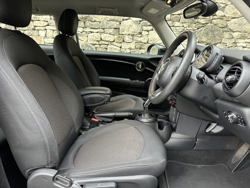 2019 (69) MINI HATCHBACK 1.5 Cooper Classic II 3dr Auto 5963852