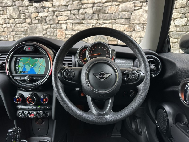 2019 (69) MINI HATCHBACK 1.5 Cooper Classic II 3dr Auto 5963889