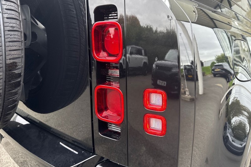  LAND ROVER DEFENDER 3.0 D250 X-Dynamic HSE 110 5dr Auto 4637640