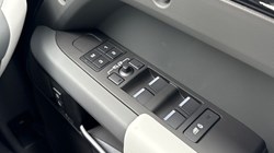 LAND ROVER DEFENDER 3.0 D250 X-Dynamic HSE 110 5dr Auto 4637619