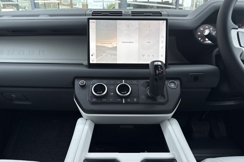  LAND ROVER DEFENDER 3.0 D250 X-Dynamic HSE 110 5dr Auto 4637611