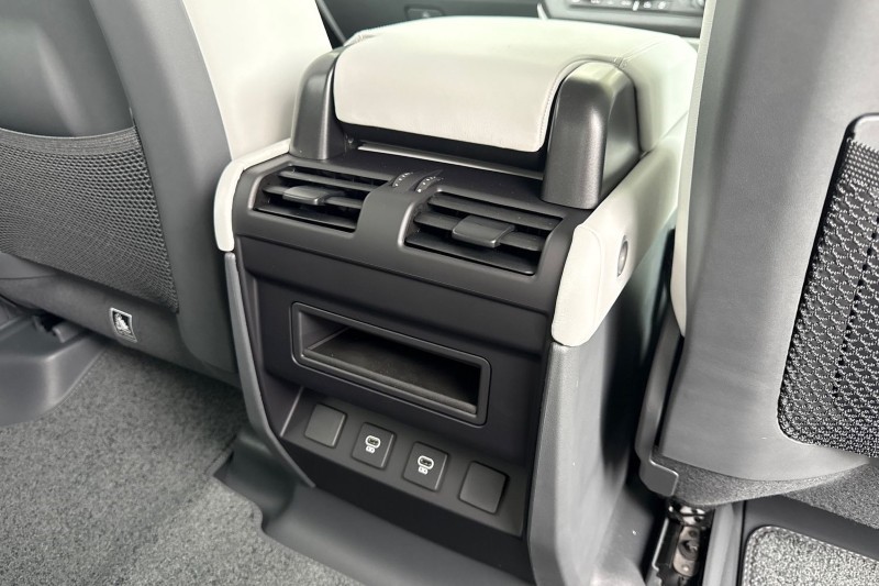  LAND ROVER DEFENDER 3.0 D250 X-Dynamic HSE 110 5dr Auto 4637615