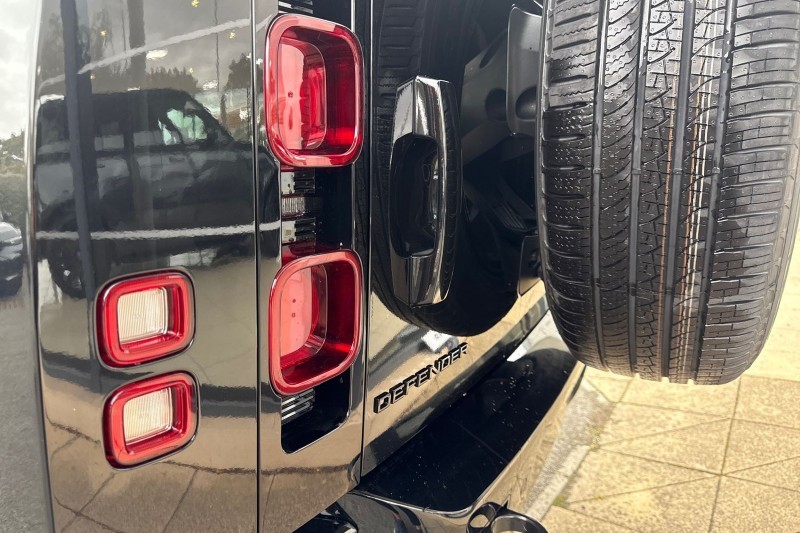  LAND ROVER DEFENDER 3.0 D250 X-Dynamic HSE 110 5dr Auto 4637616