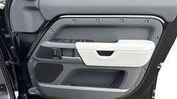 LAND ROVER DEFENDER 3.0 D250 X-Dynamic HSE 110 5dr Auto 4637618