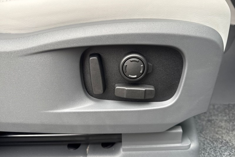  LAND ROVER DEFENDER 3.0 D250 X-Dynamic HSE 110 5dr Auto 4637620