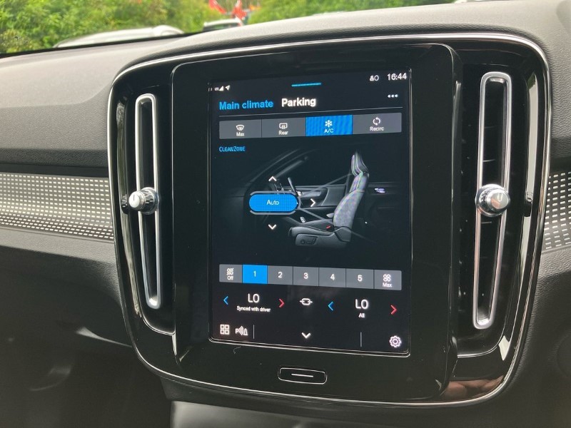 2021 (71) VOLVO XC40 300kW Recharge Twin Plus 78kWh 5dr AWD Auto 3467852