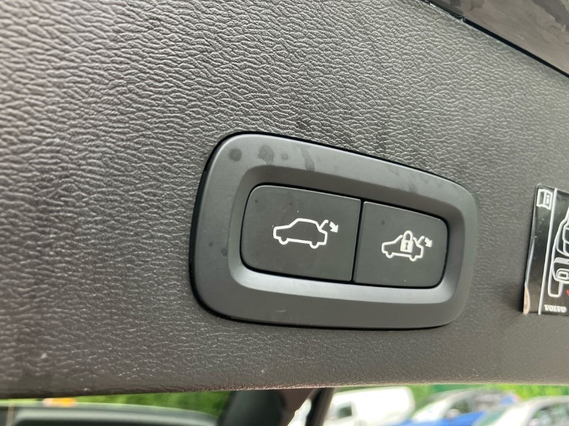 2021 (71) VOLVO XC40 300kW Recharge Twin Plus 78kWh 5dr AWD Auto 3467860