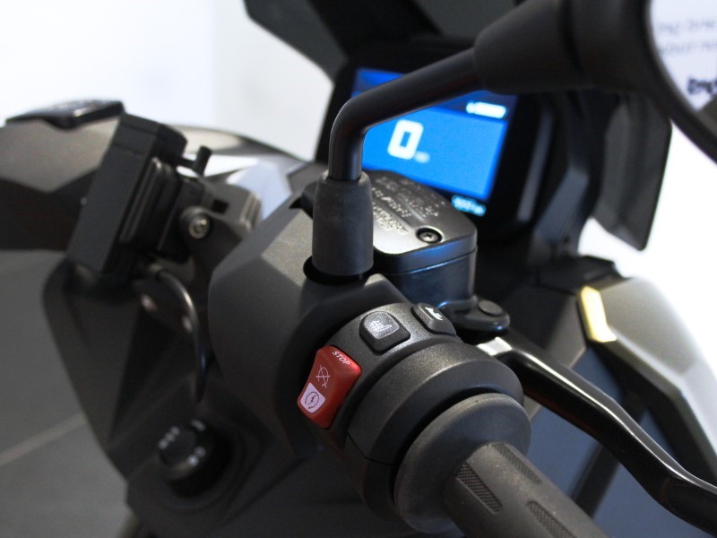  C 400 X 2025 3874107