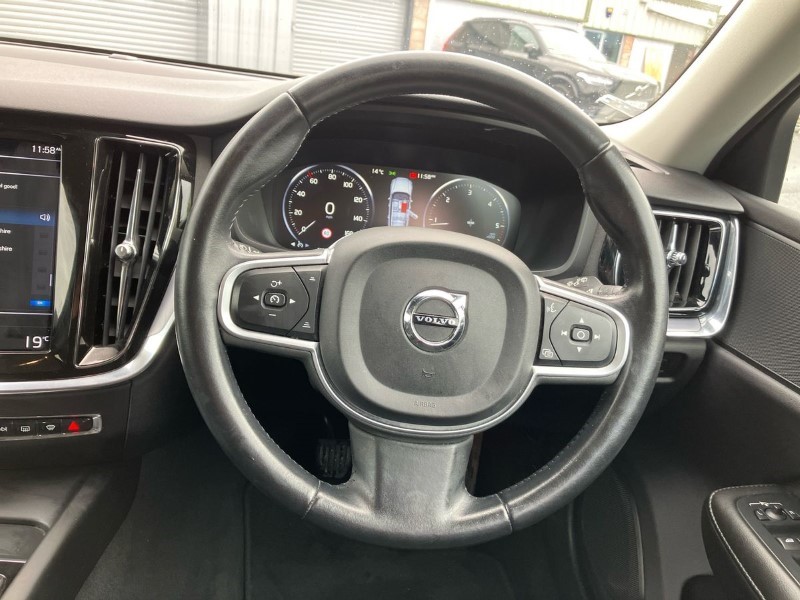 2019 (19) VOLVO V60 2.0 D4 [190] Momentum 5dr 3523866