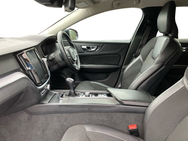 2019 (19) VOLVO V60 2.0 D4 [190] Momentum 5dr 3523852