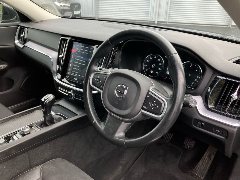 2019 (19) VOLVO V60 2.0 D4 [190] Momentum 5dr 3523859