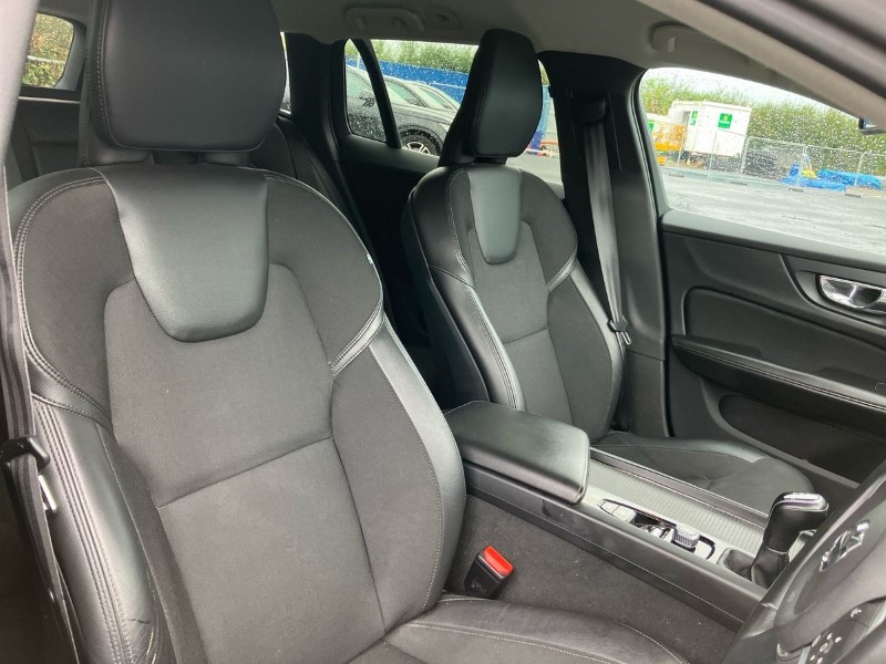 2019 (19) VOLVO V60 2.0 D4 [190] Momentum 5dr 3523865