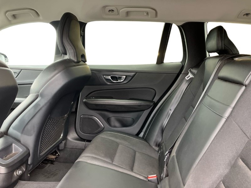 2019 (19) VOLVO V60 2.0 D4 [190] Momentum 5dr 3523853