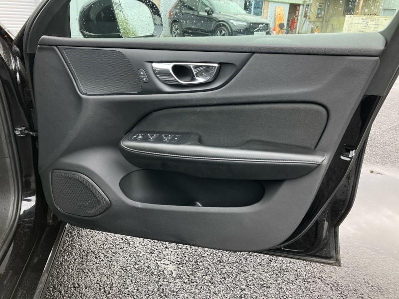 2019 (19) VOLVO V60 2.0 D4 [190] Momentum 5dr 3523860
