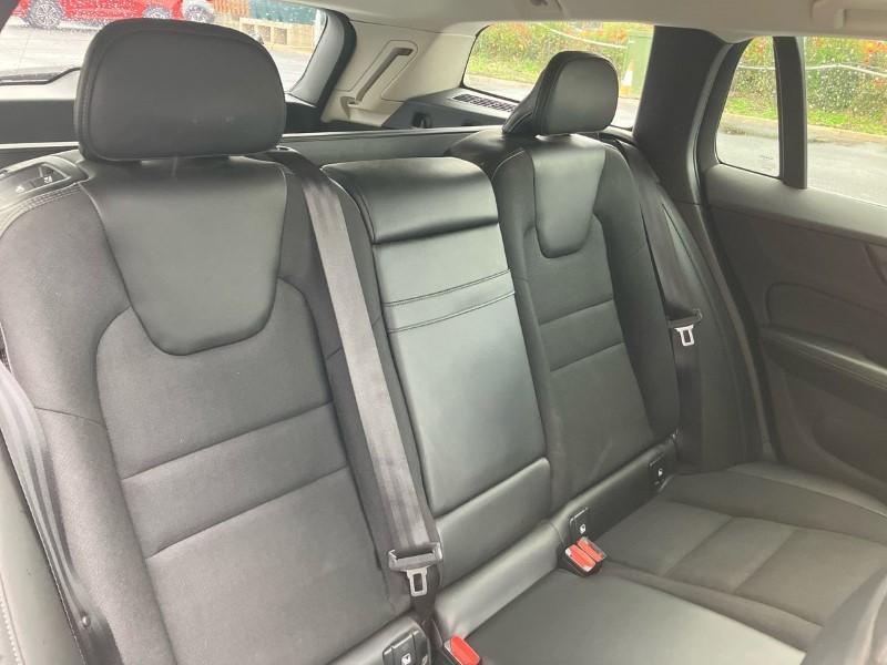 2019 (19) VOLVO V60 2.0 D4 [190] Momentum 5dr 3523879