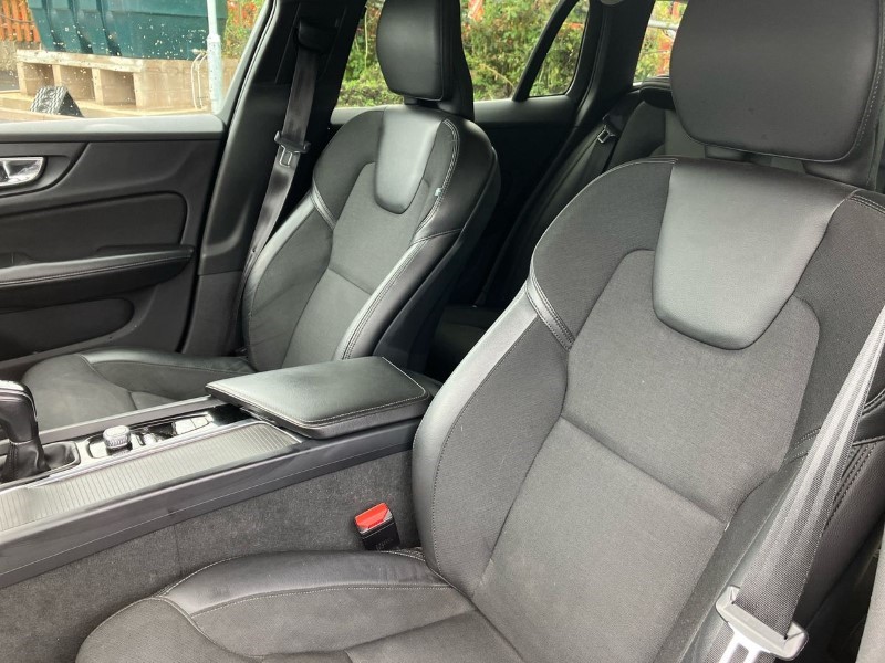2019 (19) VOLVO V60 2.0 D4 [190] Momentum 5dr 3523880