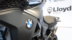 F 900 R 5548671