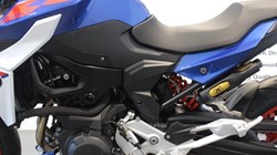 F 900 R 5625247