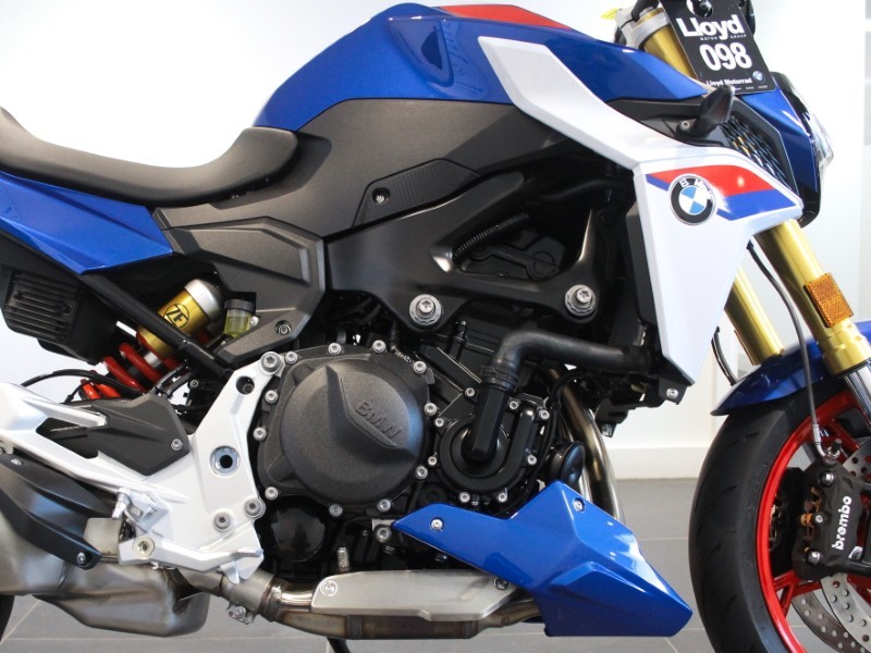  F 900 R 5625244