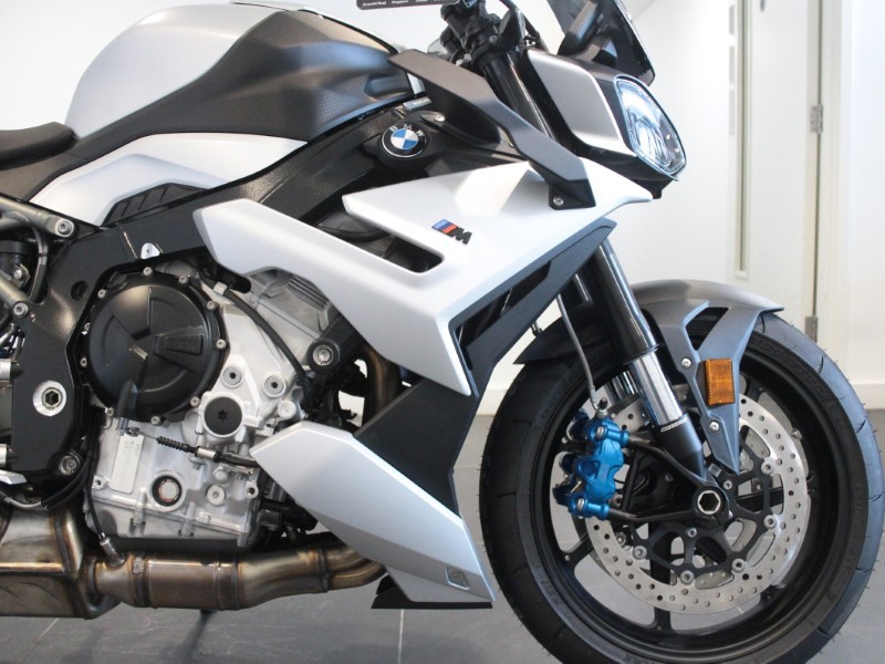 M 1000 R 5971376