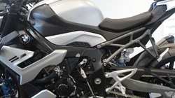 M 1000 R 5971378