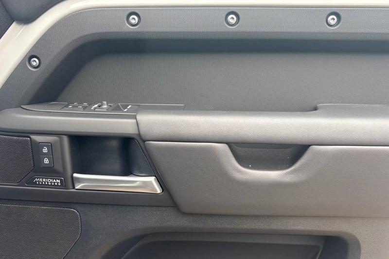  LAND ROVER DEFENDER 3.0 D350 X-Dynamic HSE 90 5dr Auto 5340041