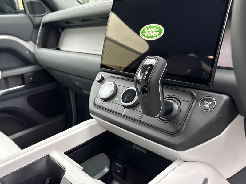  LAND ROVER DEFENDER 3.0 D250 X-Dynamic SE 90 3dr Auto 4877690