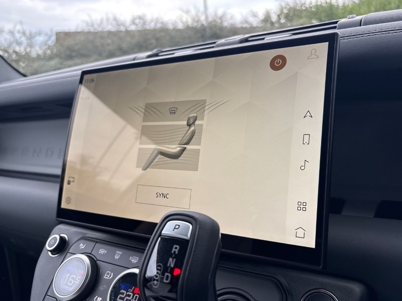  LAND ROVER DEFENDER 3.0 D250 X-Dynamic SE 90 3dr Auto 4877711