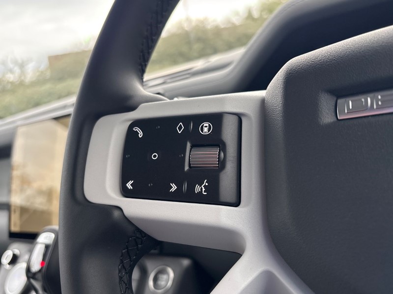  LAND ROVER DEFENDER 3.0 D250 X-Dynamic SE 90 3dr Auto 4877705