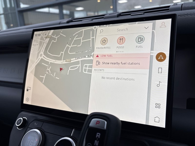  LAND ROVER DEFENDER 3.0 D250 X-Dynamic SE 90 3dr Auto 4877688