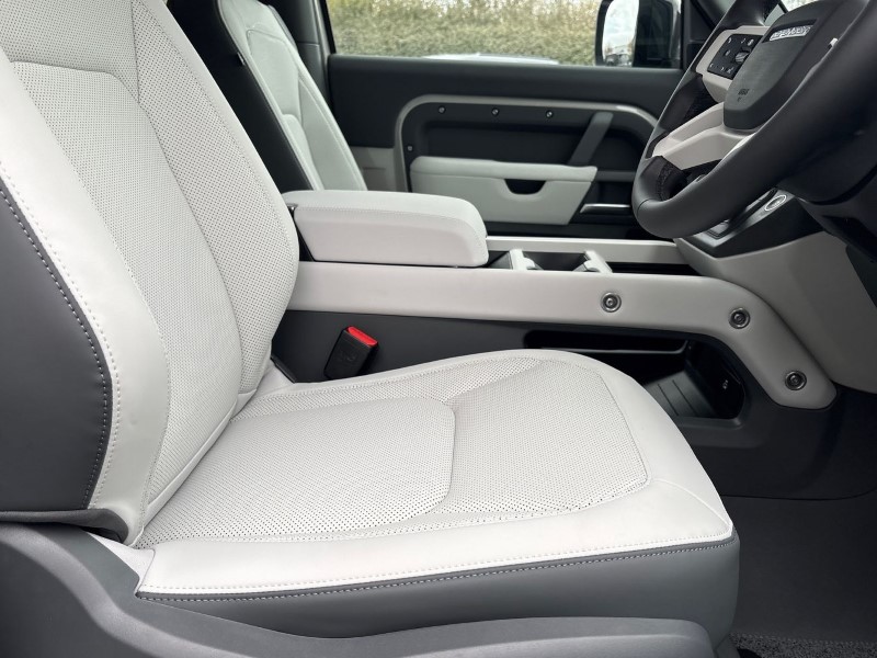  LAND ROVER DEFENDER 3.0 D250 X-Dynamic SE 90 3dr Auto 4877702